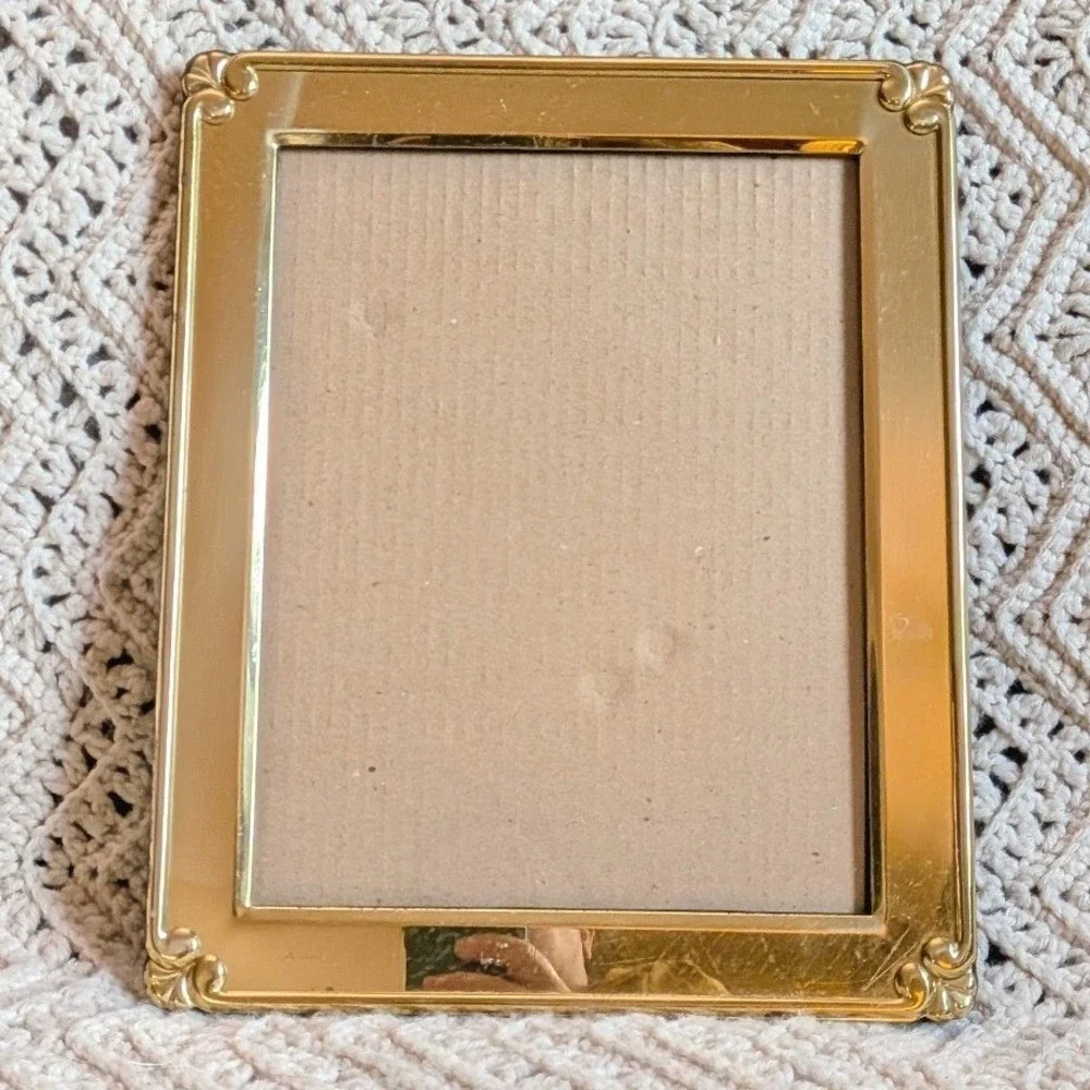 Vintage Gold Tone Metal 8x10 Picture Frame Scroll Corner Detail Tabletop Decor